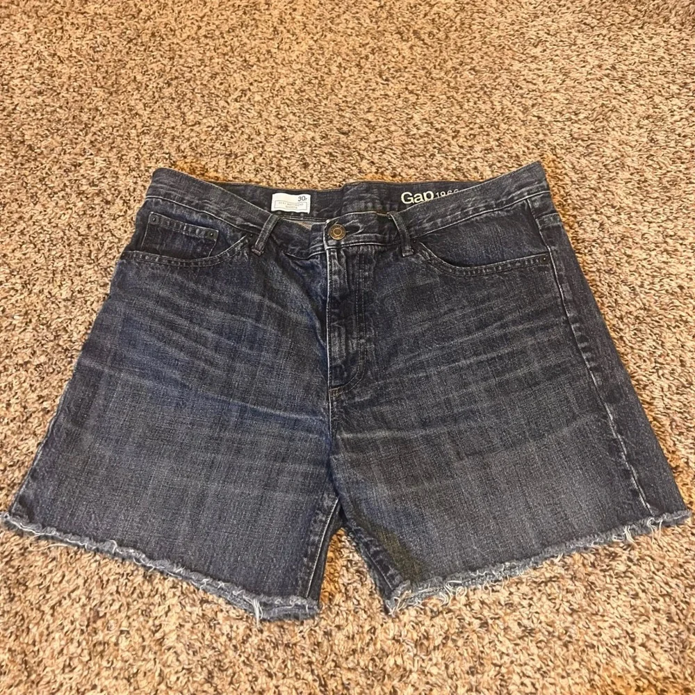 Gap 1969 Women's Dark‎ Wash Sexy Boyfriend Denim Cutoff Shorts Size 30R